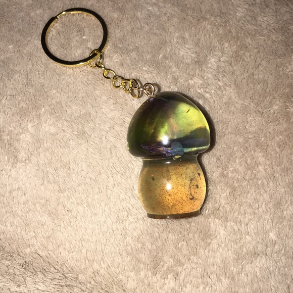 Custom epoxy mini mushroom keychain with clover 🍀 and my favorite leaf - Picture 2 of 5